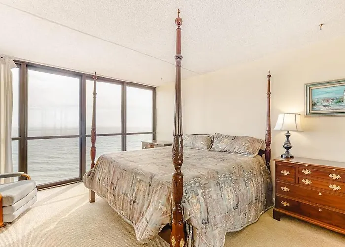 Hébergement de vacances Elegant Beachfront With Balcony Washer & Dryer Ac Pools Sauna & Gym