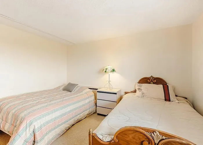 Holiday home Elegant Beachfront With Balcony Washer & Dryer Ac Pools Sauna & Gym *