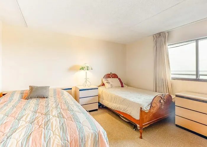 Elegant Beachfront With Balcony Washer & Dryer Ac Pools Sauna & Gym Holiday home