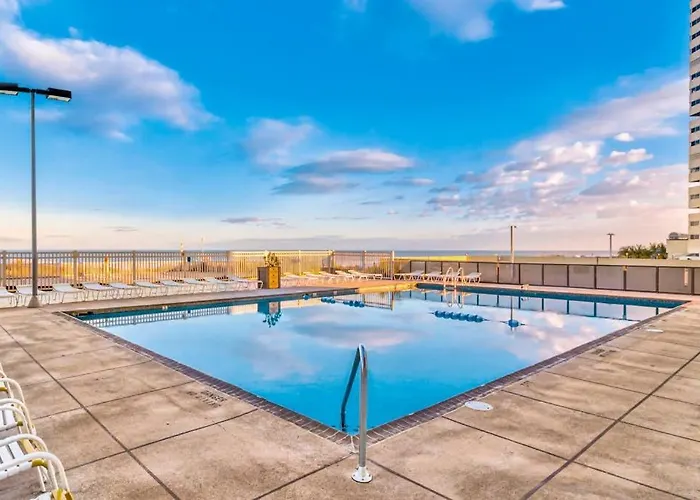 Hébergement de vacances Elegant Beachfront With Balcony Washer & Dryer Ac Pools Sauna & Gym *